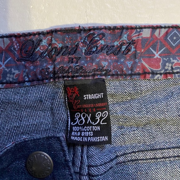 Men’s Dark Wash Straight Leg Lions Crest Jeans - Picture 4 of 6